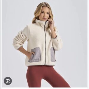 Vuori Women's Teddy Jacket in Cream and Gray